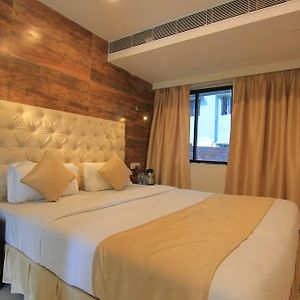 PREMIUM SUITE ROOM